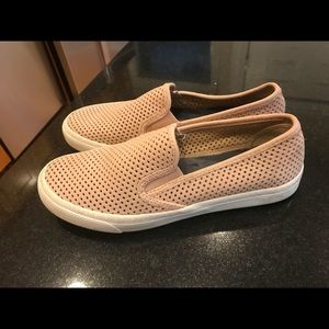 Women’s pink Sperry